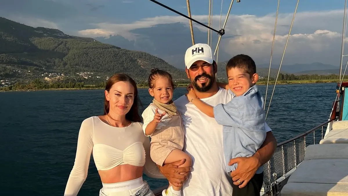 Ardı ardına paylaştığı pozlarına beğeni yağdı! Fahriye Evcen ve Burak Özçivit 2024 yılında neler yapmış neler!