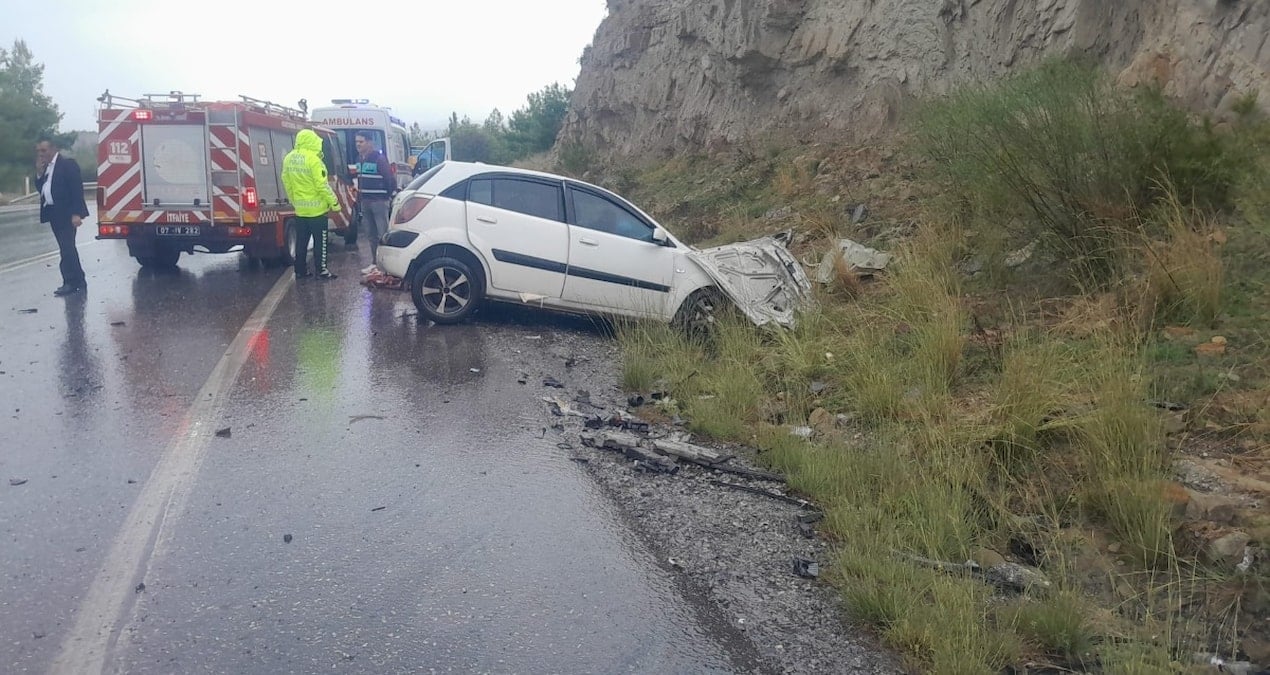 Antalya’da feci kaza: 2 kişi öldü