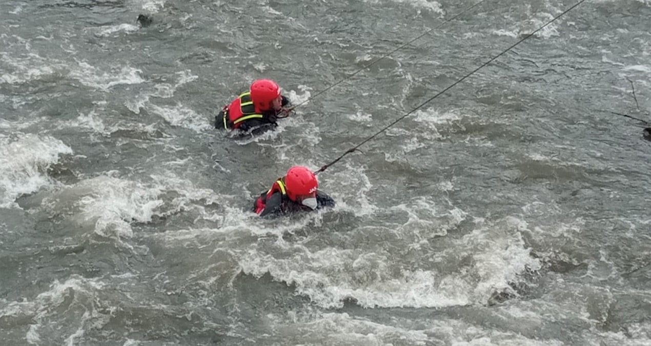 Jandarma, derede cinayet silahını arıyor