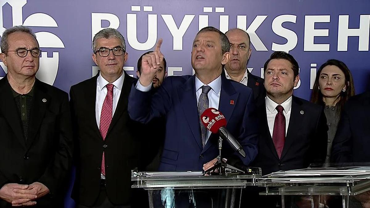 Özgür Özel’den medyaya: Sizi izletirsem namerdim, hadi bakalım görmeyin