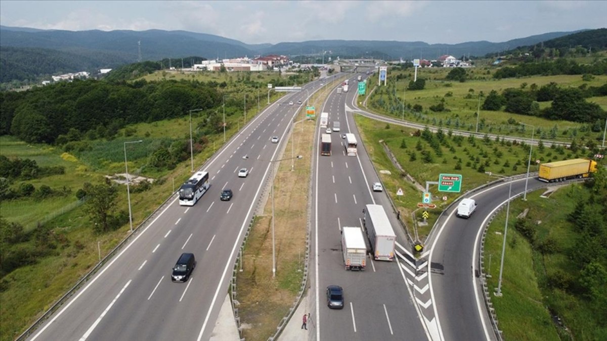 “Sağ şerit boşken orta şeridi kullananlara ceza gelecek” iddiasına DMM’den yanıt
